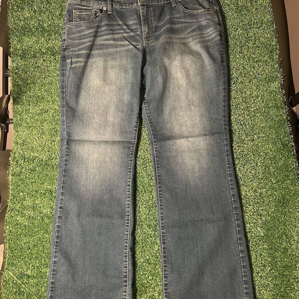 Ava & Viv Boot Cut Jeans Size 18W Medium Wash Stretch Blue Denim Womens Plus